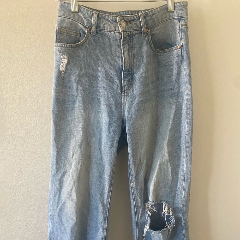 H&M Ripped Crop Jean- Light Wash